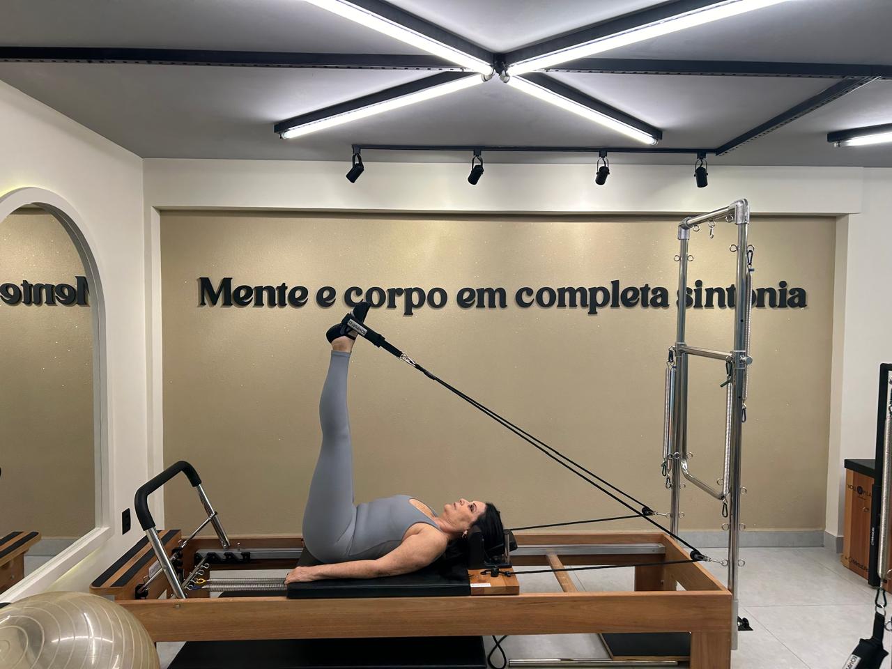 Pilates para ciático: o que fazer quando a dor desce pra perna